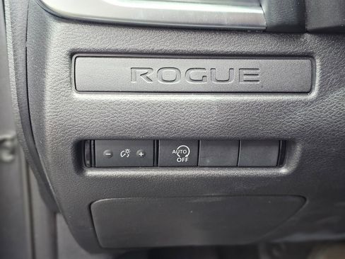 Used 2024 Nissan Rogue S FWD image 17