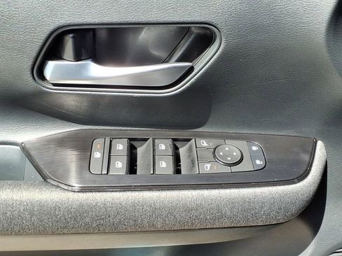 Certified 2025 Nissan Kicks SV image 14