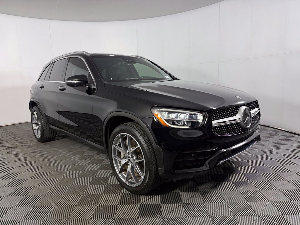 Used 2022 Mercedes-Benz GLC 300 4MATIC w/ AMG Line image 4