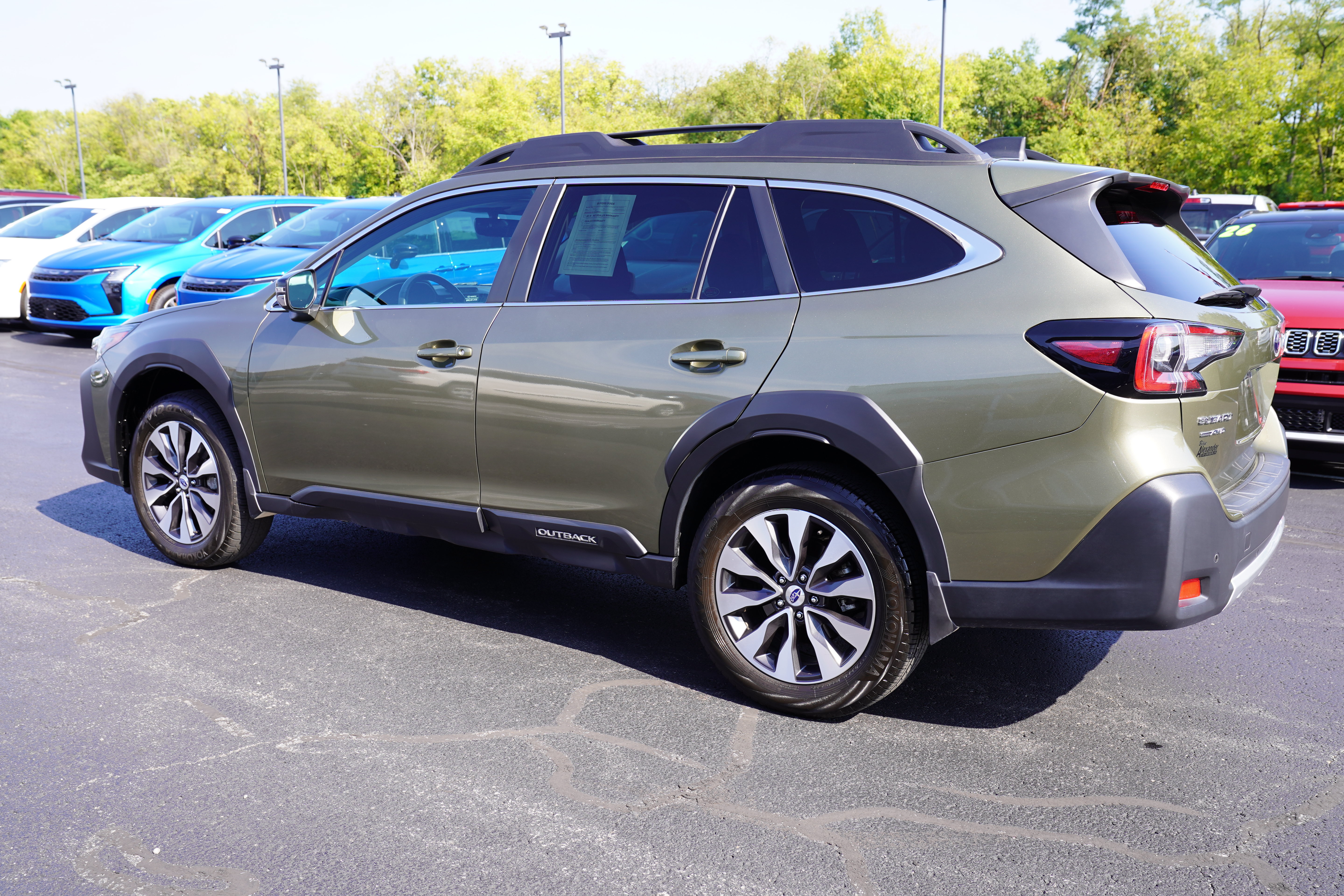 Used 2025 Subaru Outback Limited AWD/4WD image 9