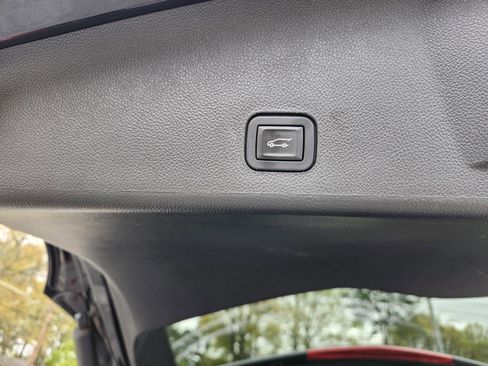 Used 2016 Cadillac SRX Luxury image 9