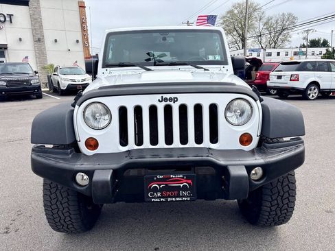 Used 2013 Jeep Wrangler Unlimited Sahara image 9
