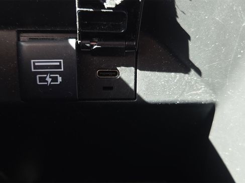 Used 2021 Toyota Camry SE image 19