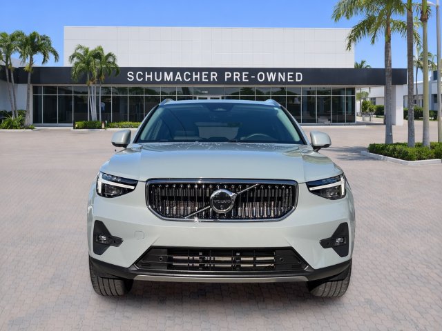 Certified 2025 Volvo XC40 B5 Ultra AWD/4WD image 2