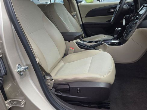 Used 2015 Chevrolet Malibu LT w/ Power Convenience Package FWD image 4