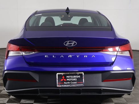 Used 2025 Hyundai Elantra SE FWD image 10