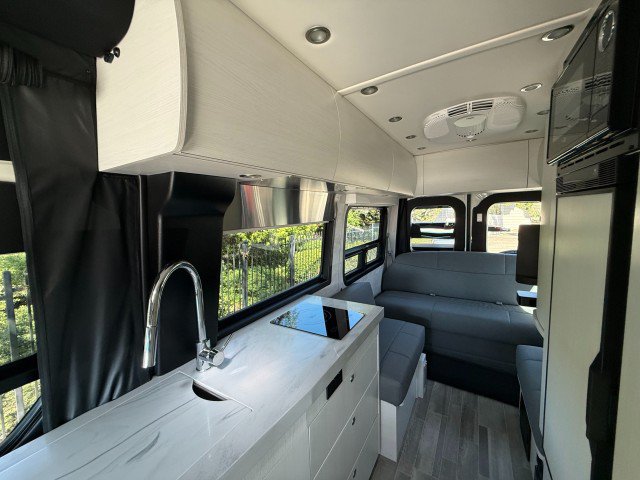 Used 2022 Mercedes-Benz Sprinter 3500 image 12