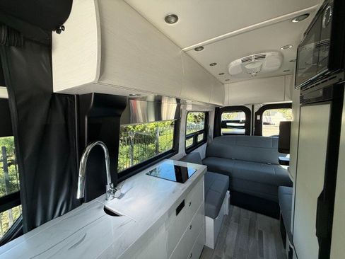 Used 2022 Mercedes-Benz Sprinter 3500 image 12