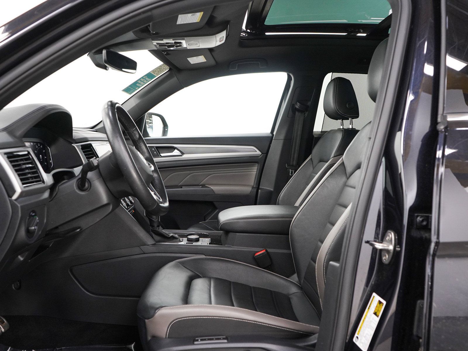 Used 2023 Volkswagen Atlas Cross Sport SEL Premium R-Line AWD/4WD image 25