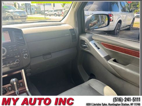 Used 2011 Nissan Pathfinder LE w/ Navigation Pkg AWD/4WD image 14