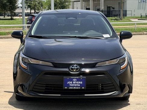 Used 2025 Toyota Corolla LE FWD image 3