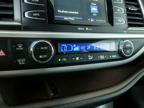 Used 2015 Toyota Highlander Plus FWD image 14