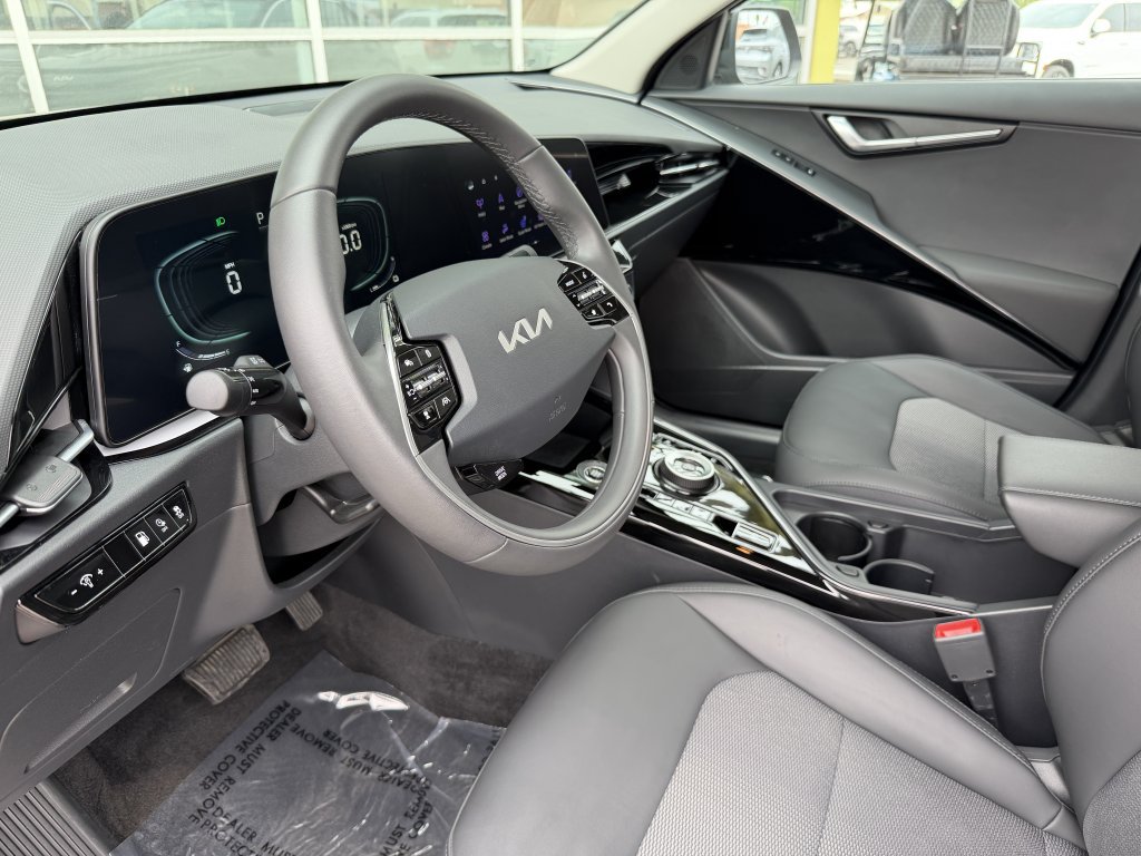 Used 2024 Kia Niro EX FWD image 30