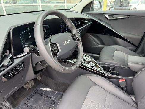 Used 2024 Kia Niro EX FWD image 30