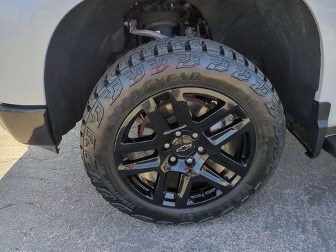 Used 2024 Chevrolet Silverado 1500 LT Trail Boss AWD/4WD image 32