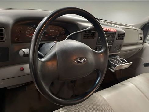 Used 2004 Ford F550 4x4 Regular Cab Super Duty image 19