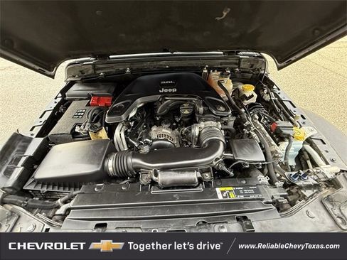 Used 2018 Jeep Wrangler Unlimited Sahara image 30