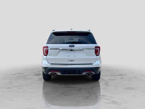 Used 2018 Ford Explorer XLT w/ XLT Technology Feature Bundle FWD image 5