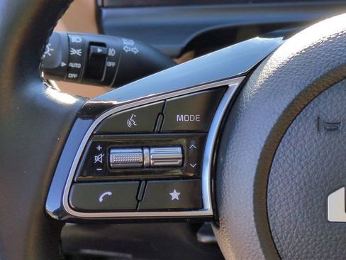 Used 2024 Kia Seltos EX image 18