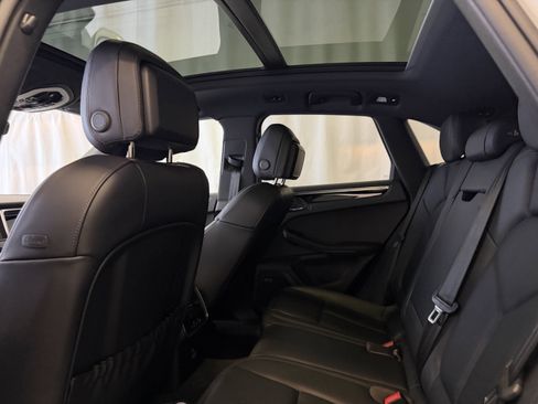 Certified 2025 Porsche Macan image 24