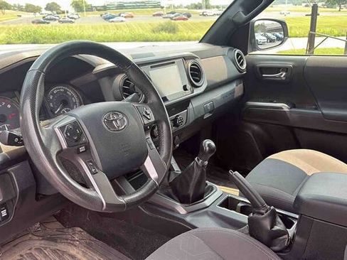 Used 2019 Toyota Tacoma TRD Sport AWD/4WD image 14