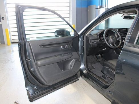 Used 2023 Honda CR-V LX image 7