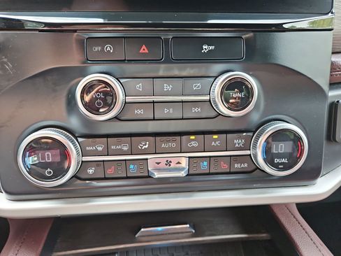 Used 2024 Ford Expedition Limited image 28