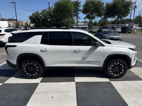 Used 2025 Chevrolet Traverse Z71 w/ Enhanced Driving Package AWD/4WD image 4