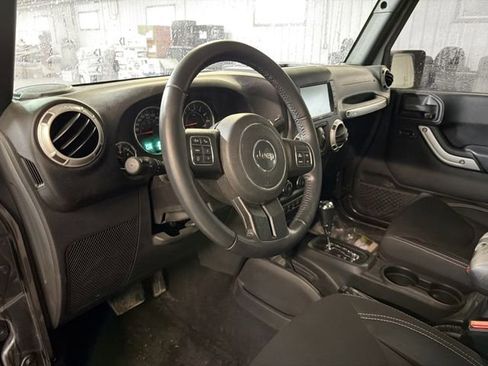 Used 2018 Jeep Wrangler Unlimited Sahara w/ Dual Top Group image 8