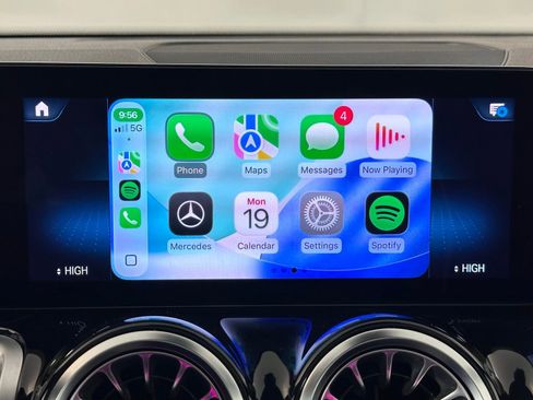 Used 2022 Mercedes-Benz GLB 250 4MATIC image 3