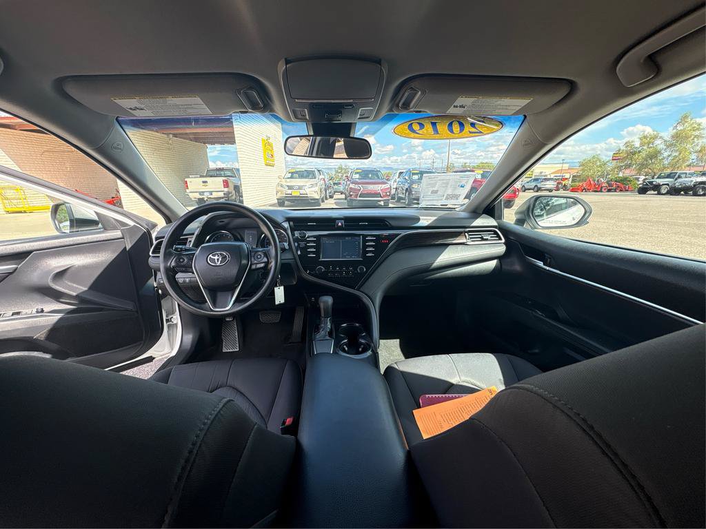 Used 2019 Toyota Camry LE FWD image 37