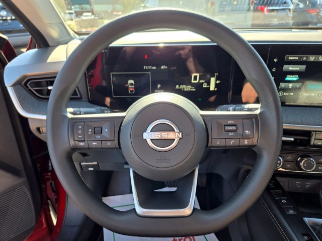 Used 2025 Nissan Kicks SV AWD/4WD image 30