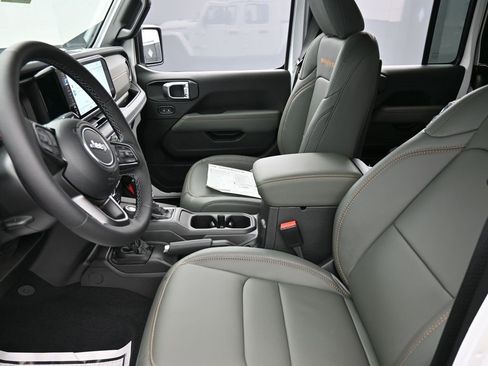New 2026 Jeep Gladiator Mojave image 11