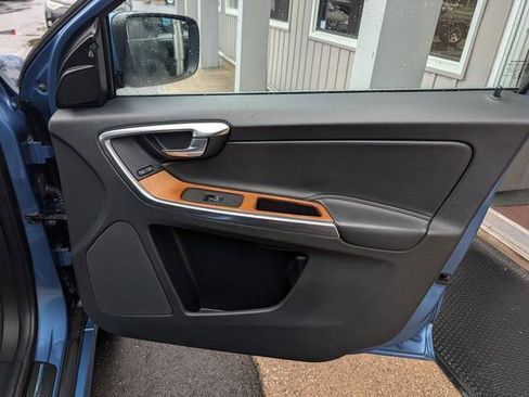 Used 2017 Volvo XC60 T6 Inscription w/ Preferred Option Package image 24