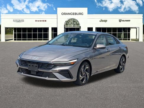 Used 2025 Hyundai Elantra Limited FWD image 3