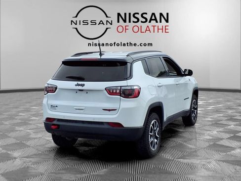 Used 2025 Jeep Compass Trailhawk AWD/4WD image 28