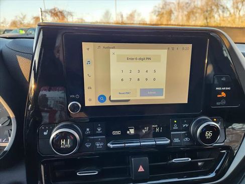 Used 2023 Toyota Highlander XLE image 38