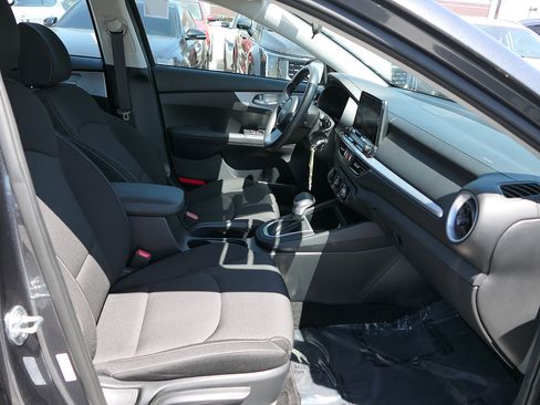 Used 2024 Kia Forte LXS FWD image 27