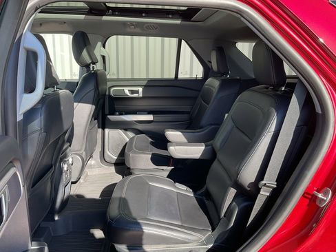 Used 2021 Ford Explorer XLT w/ Equipment Group 202A image 19