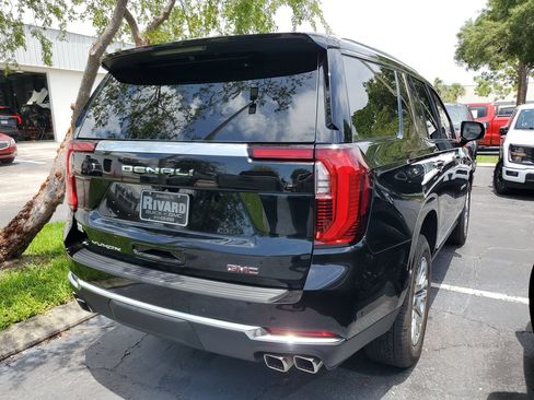 Used 2026 GMC Yukon Denali w/ Sun & Power Step Package AWD/4WD image 4