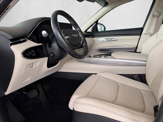 Used 2023 Genesis GV70 2.5T w/ Select Package AWD/4WD image 9