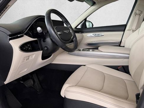 Used 2023 Genesis GV70 2.5T w/ Select Package AWD/4WD image 9
