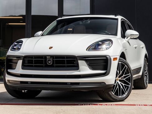 Certified 2024 Porsche Macan AWD/4WD image 1