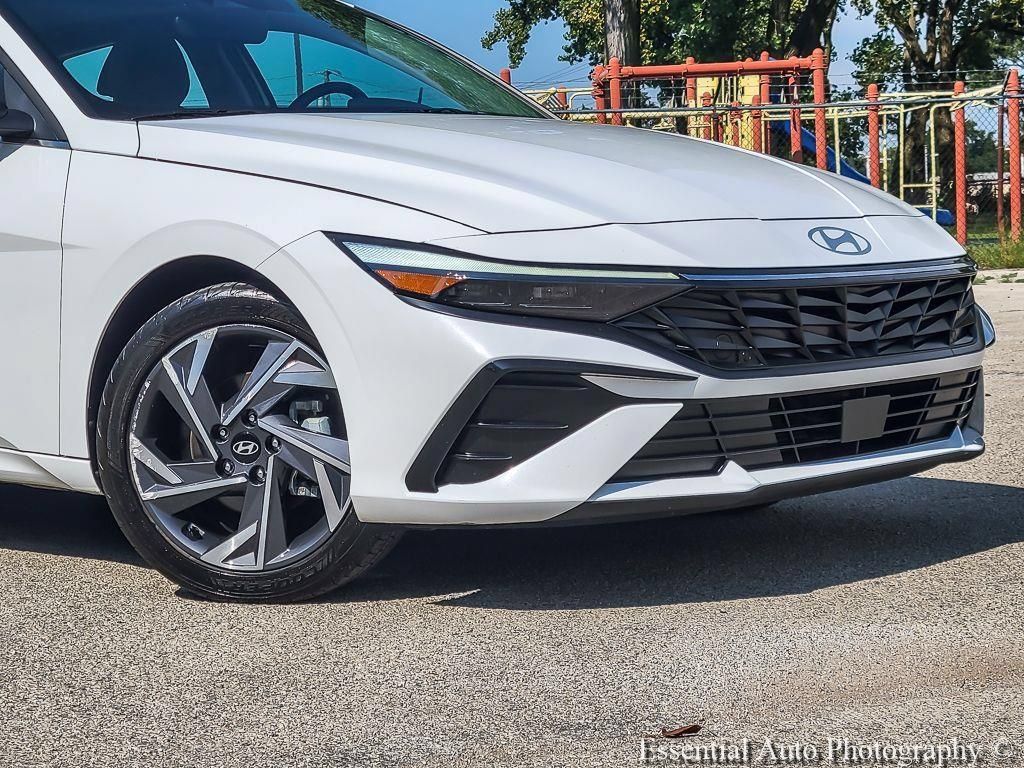 Used 2025 Hyundai Elantra SEL FWD image 4