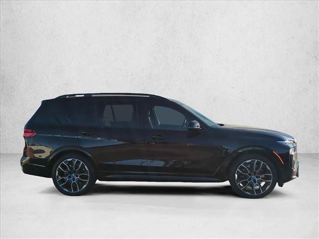 Used 2025 BMW X7 M60i w/ Climate Comfort Package AWD/4WD image 4