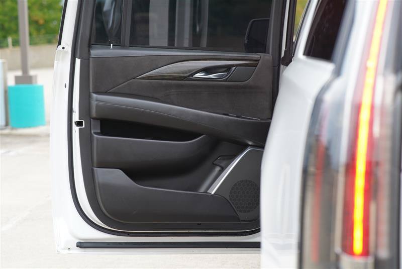 Used 2018 Cadillac Escalade ESV Platinum AWD/4WD image 71