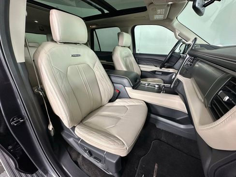 Used 2023 Ford Expedition Platinum image 7