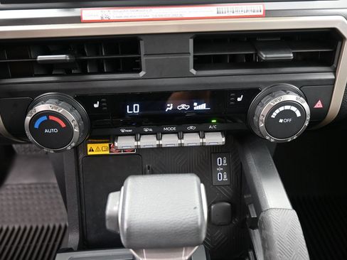 Used 2025 Toyota Tacoma SR5 w/ SR5 Upgrade Package AWD/4WD image 3