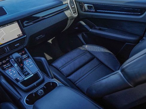 Used 2021 Porsche Cayenne image 28