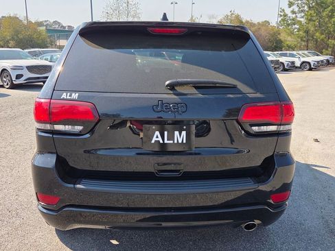 Used 2021 Jeep Grand Cherokee Laredo X image 12